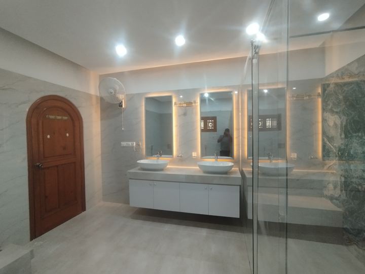 Luxury Washroom photo 5