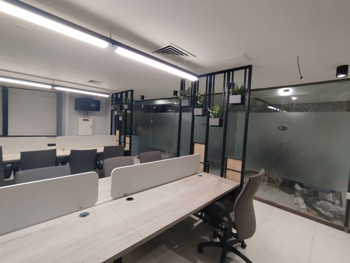 Open Plan IT Office photo 3