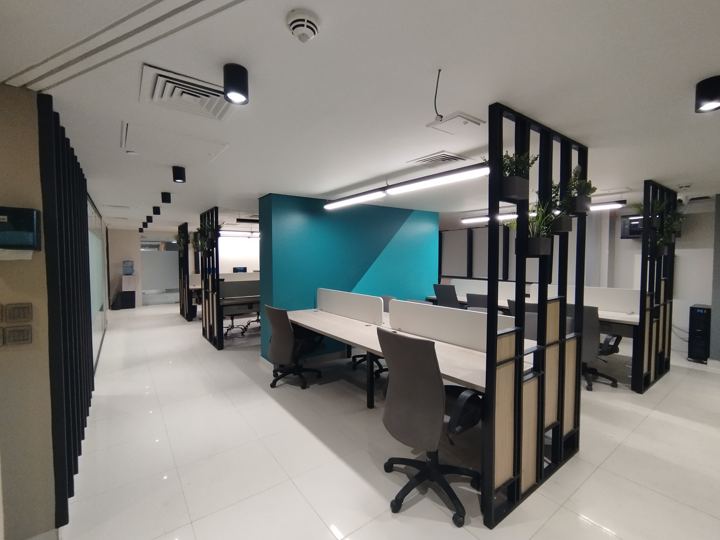 Open Plan IT Office photo 4